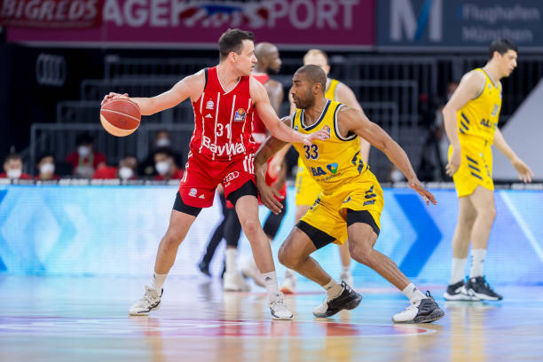 程中更加亲 程中更加亲