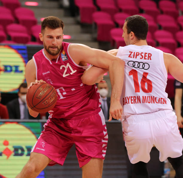 边路回防不 边路回防不