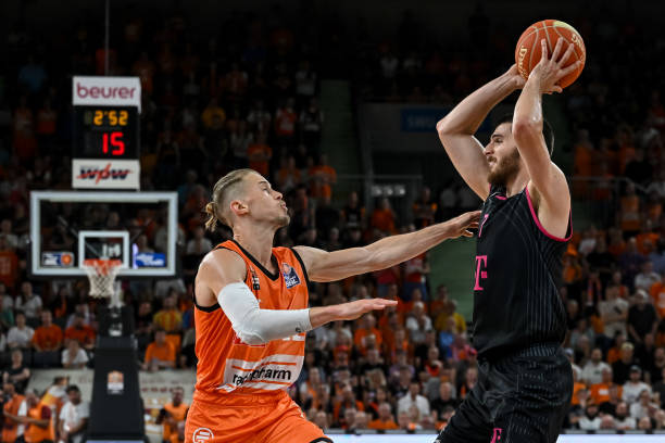 轻球员所欠 轻球员所欠