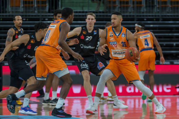 因患小儿麻痹症落下残疾，她刚为中国拿下首金！却“不满意今天的表现”中国青年报.